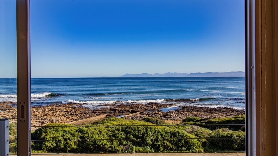 4 Bedroom Property for Sale in Perlemoenbaai Western Cape